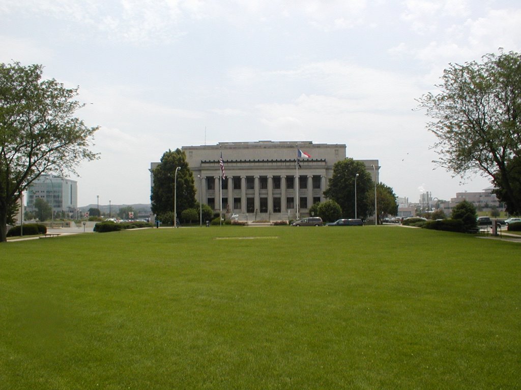 Linn County Courthouse, Cedar Rapids, IA by matchboxND