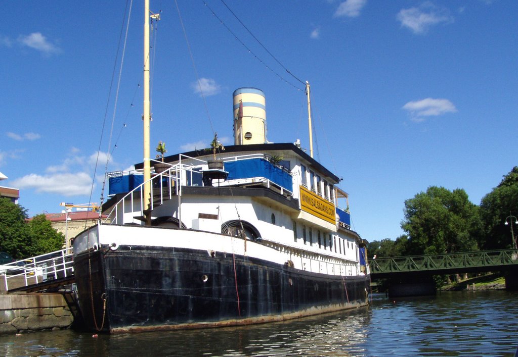 Altes Dampfschiff im Vallgraven Juni 2005 by picotuna