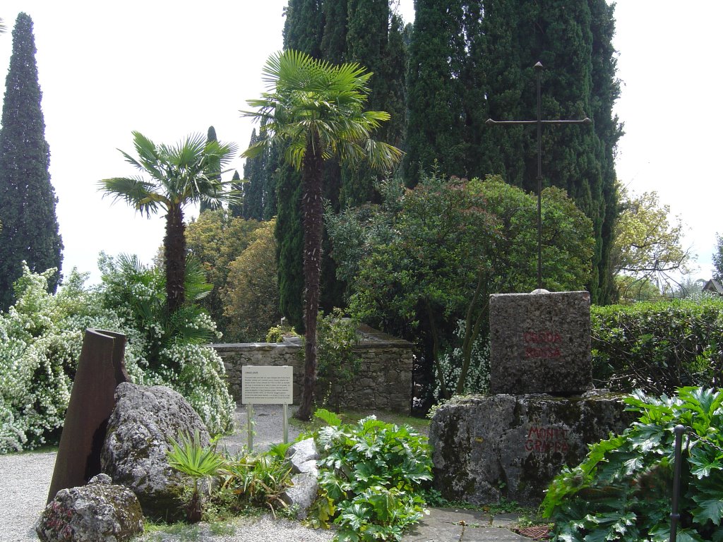 Giardini del vittoriale by Botev