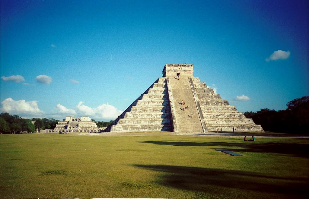 El Castillo, Chichen Itza by tetsuya223