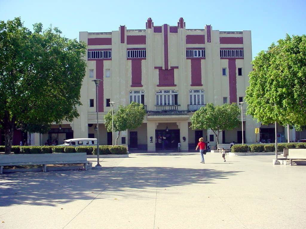 Teatro W. Infante. La planta general ocupa 1,055 M2, comunicandose por amplios pasillos. Tres niveles se crearon ( platea, preferencia y tertulia) con una capacidad de 1200, 475 y 752 respectivamente y que hace un total de 2,427 asientos. by perezmontejo