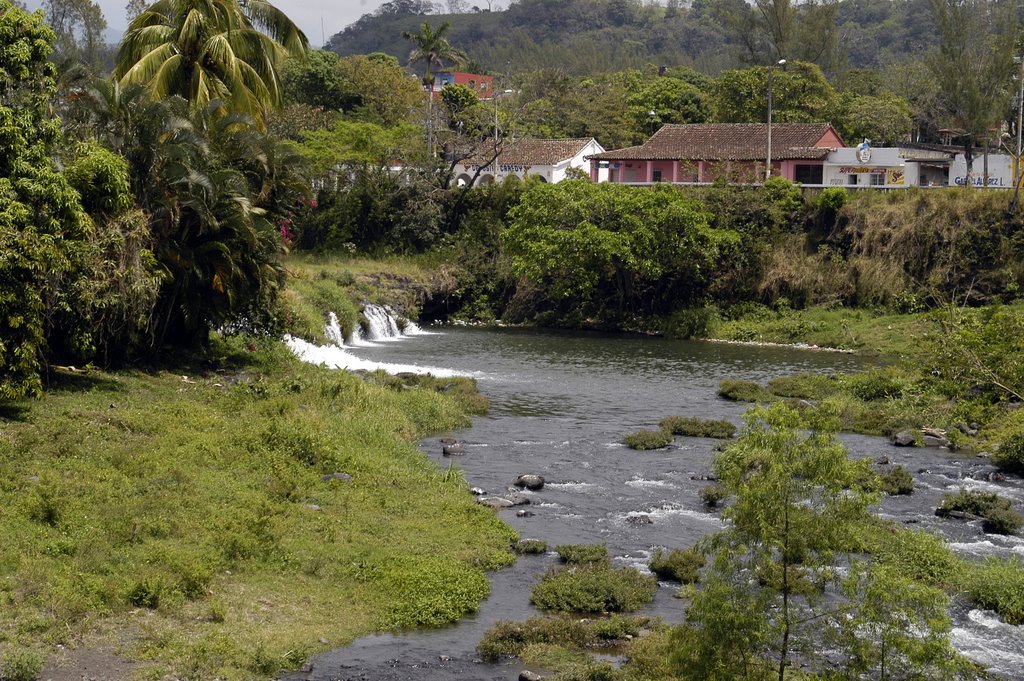 Rio en Santiago Tuxtla by J. Ramos