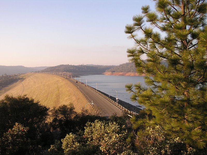 Oroville Dam (Crest) by cclambert07