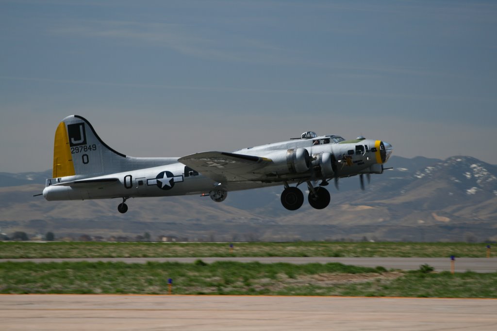 Liberty Belle, B-17, Jefferson County Airport, Broomfield, Colorado by Richard Ryer