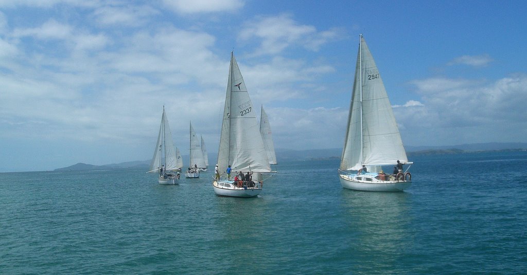 Sailing rocky bay by Nicolaas saaiman