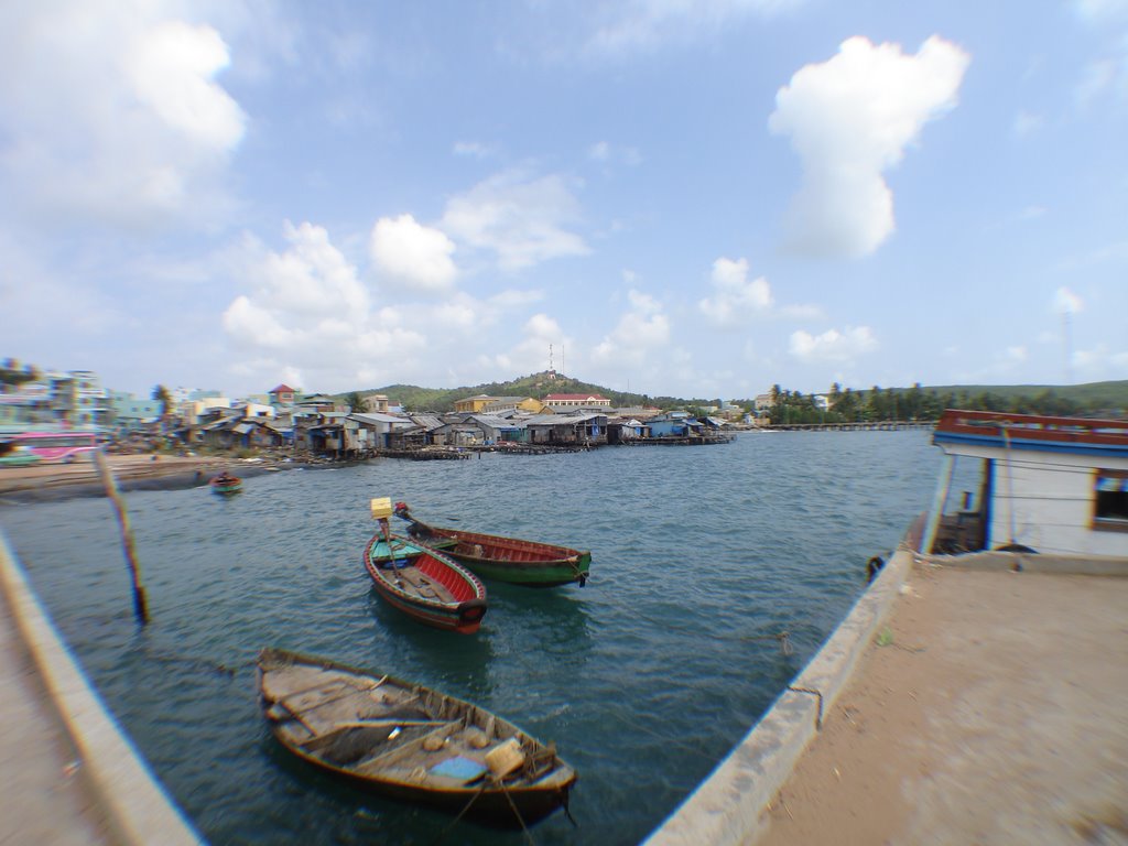 Hafenanlage im Süden von Phu Quoc, Vietnam by looser oswald