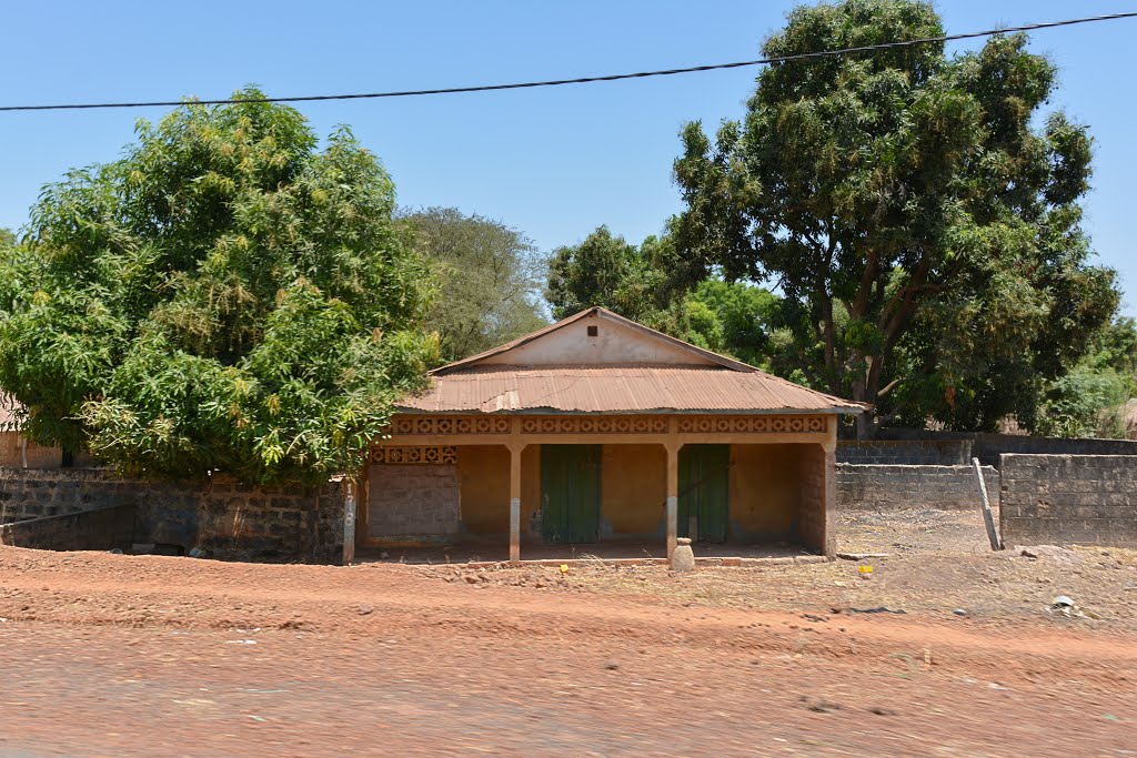 Along the South Bank Road in Sibanor, The Gambia. by Nicola e Pina Gambia 2013