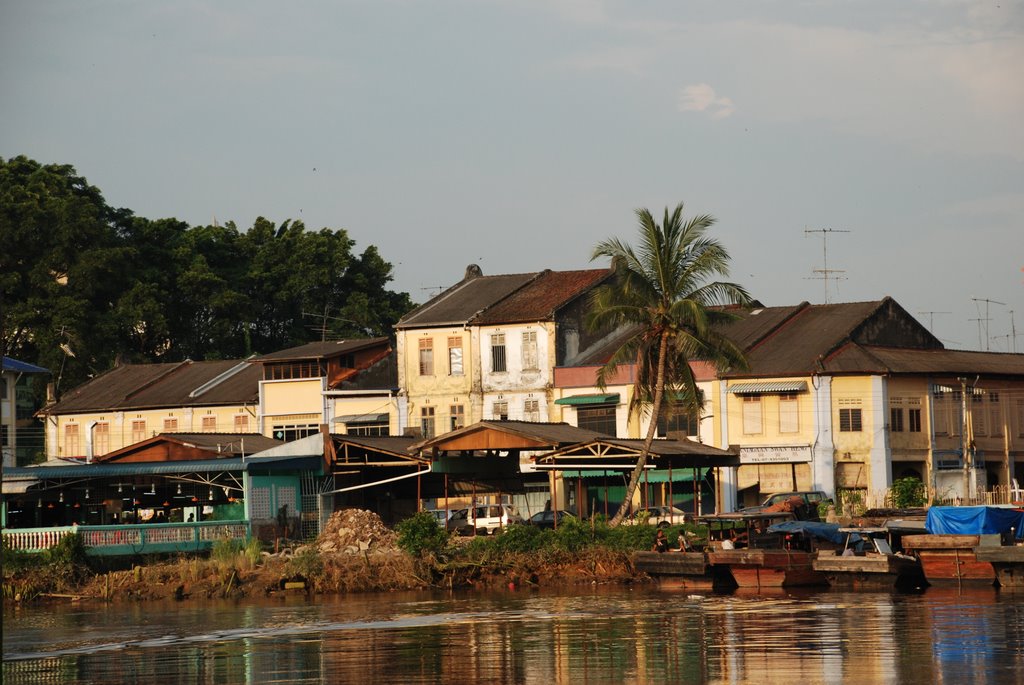 Kampung Pegawai, 83000 Batu Pahat, Johor, Malaysia by chslibrary