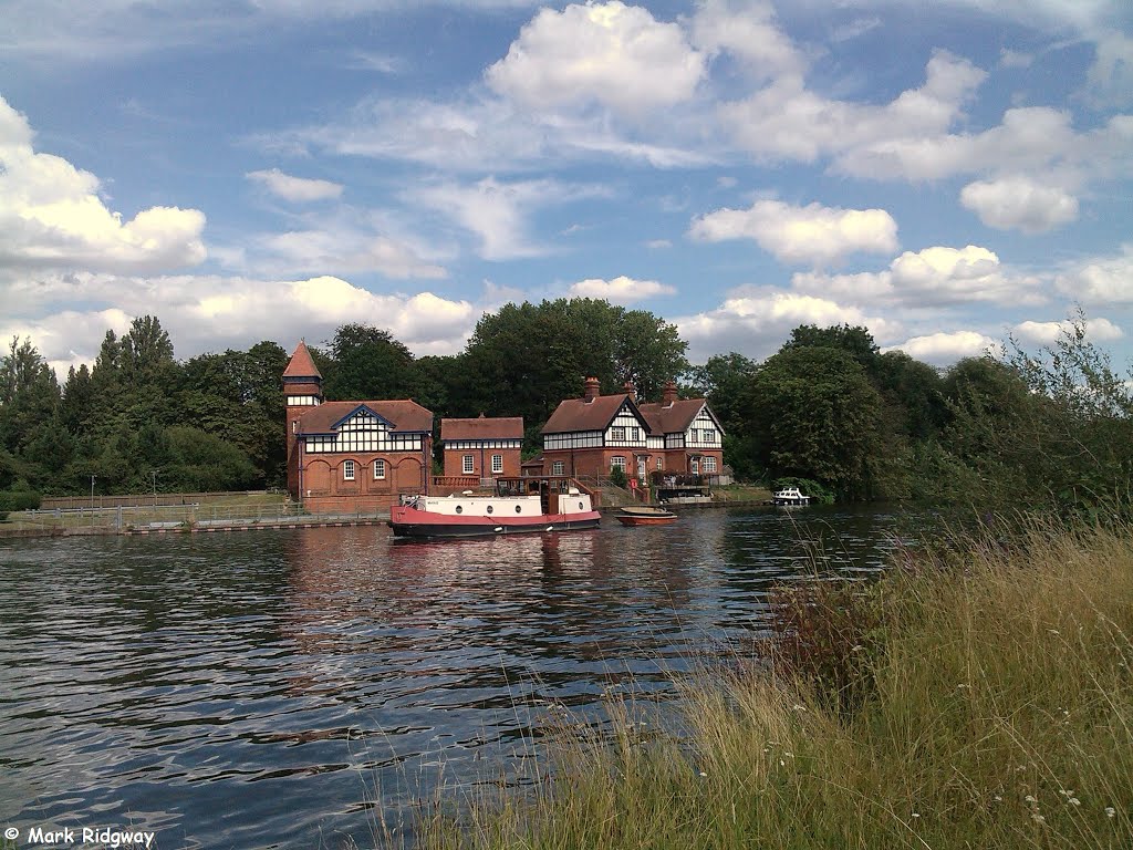 Hythe End Pumping Station by Mark Ridgway