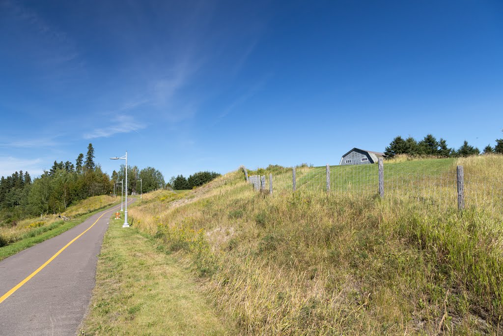 Piste cyclable longeant la Rivière-aux-Sables by skinny_brain