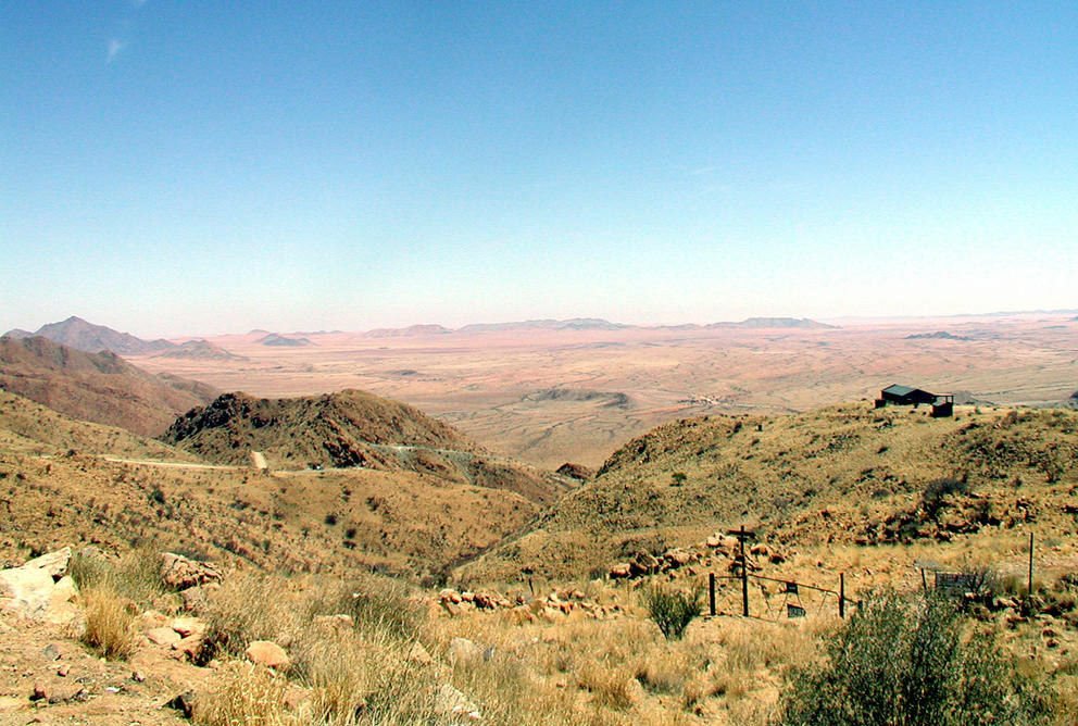 Blick vom Spreetshoogte-Pass Richtung Namib-Wüste by Heidy R. Hort