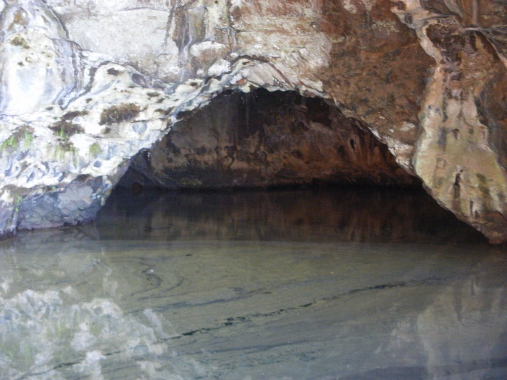 Waikapala'e Cave by Erdmann Rogge