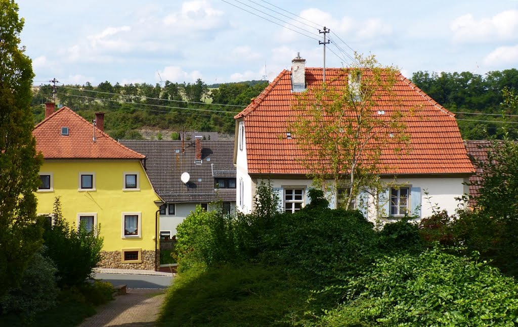 Wenkheim, rechts das ehemalige Pfarrhaus by WanderGroschi & CGK