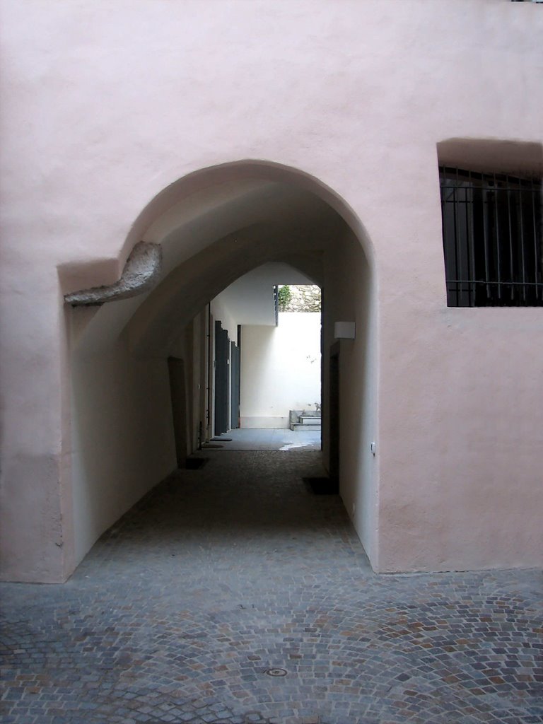 Portico "via della Terra" by Carmelo Giovanazzi