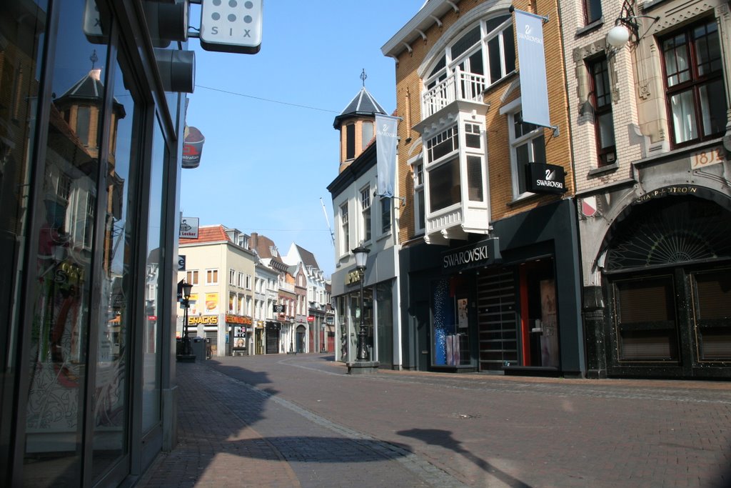 Shopwindow reflecting at Lange Elisabethstraat in Utrecht by Carl030nl