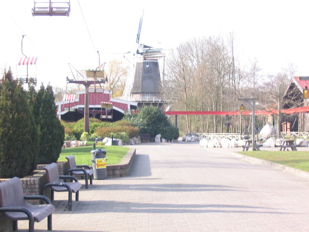 Vue sur le Moulin by Vincent M. from Béthune