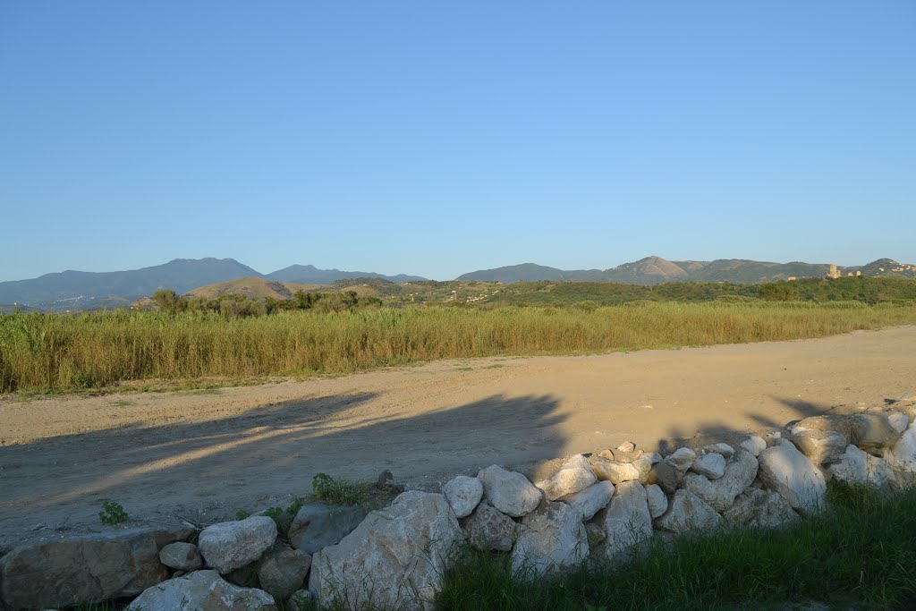 Spiaggia presso la foce del fiume Alento by Geosergio