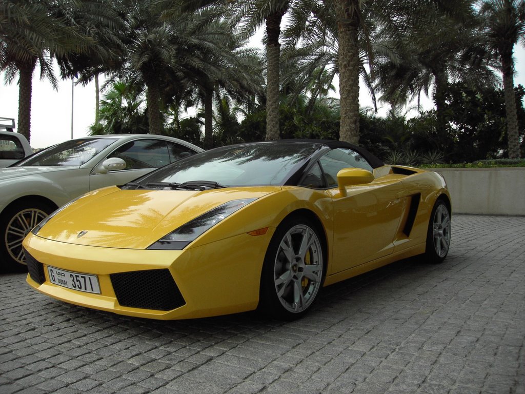 Luxury car outside the Burj Al-arab by oskarjb