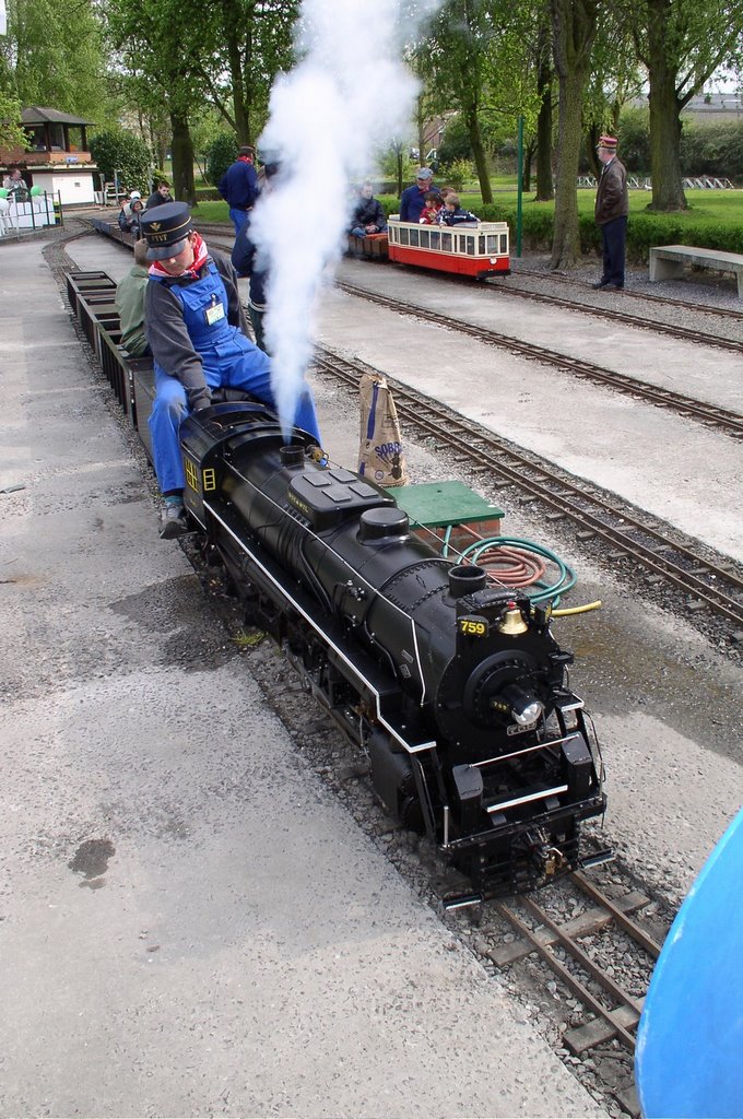 Petit train by claude Marchal