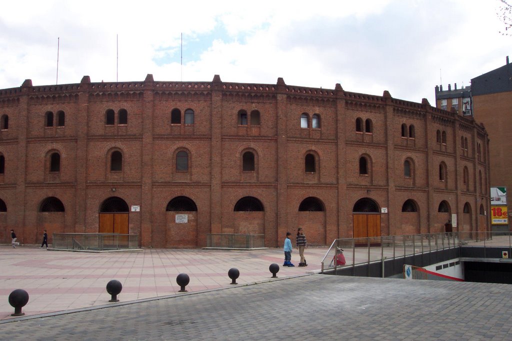 Plaza de Toros (Valladolid) by SlimJean