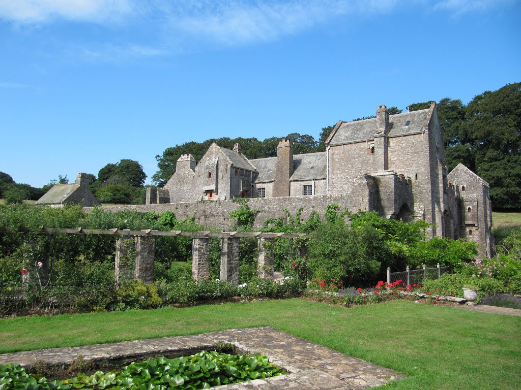 Compton Castle, Marldon, Paignton by oldchippy