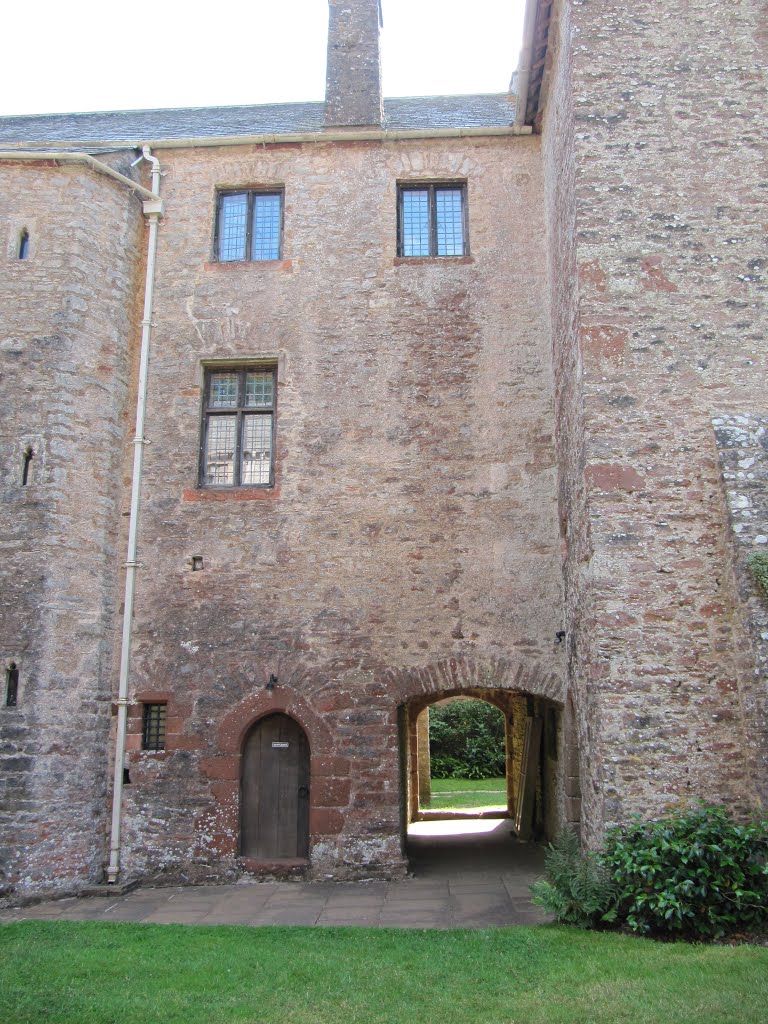 Compton Castle, Marldon, Paignton by oldchippy