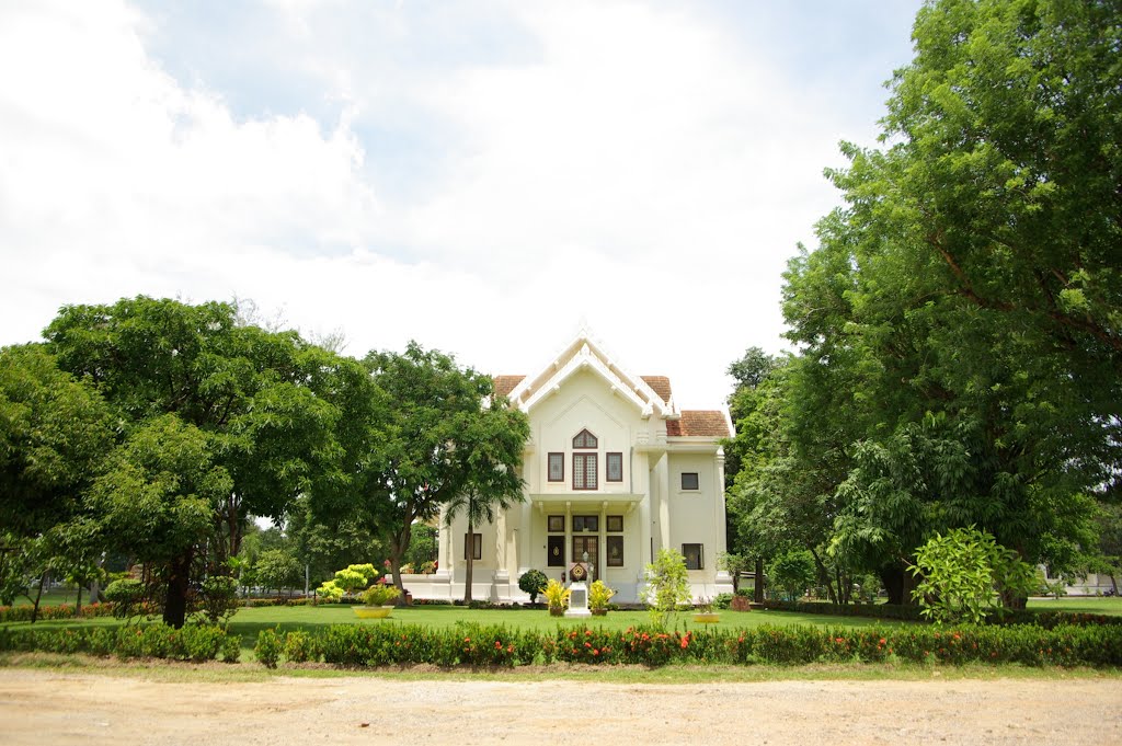 CHAO SAM PHRAYA NATIONAL MUSEUM by Piti Luangprasert