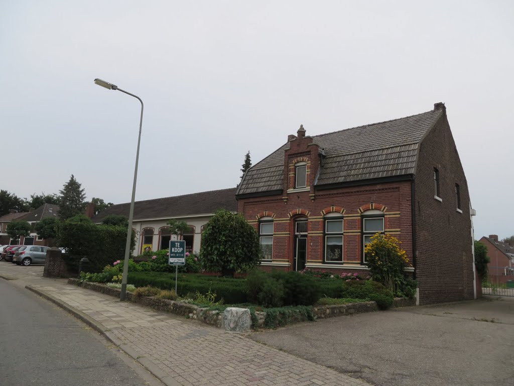 NL - Herten - Schoolstraat by Danny Danckaert