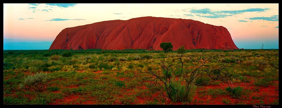 Uluru by SteveHanson