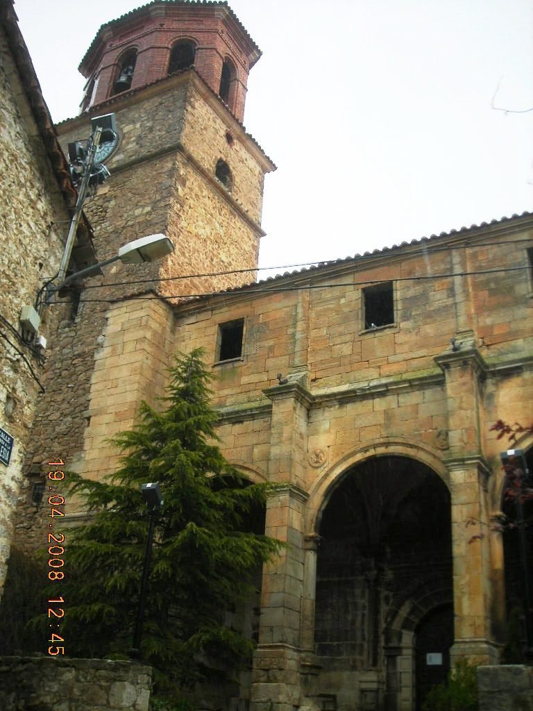 Entrada principal iglesia de terriente, teruel by juan carlos lopez sahuquillo