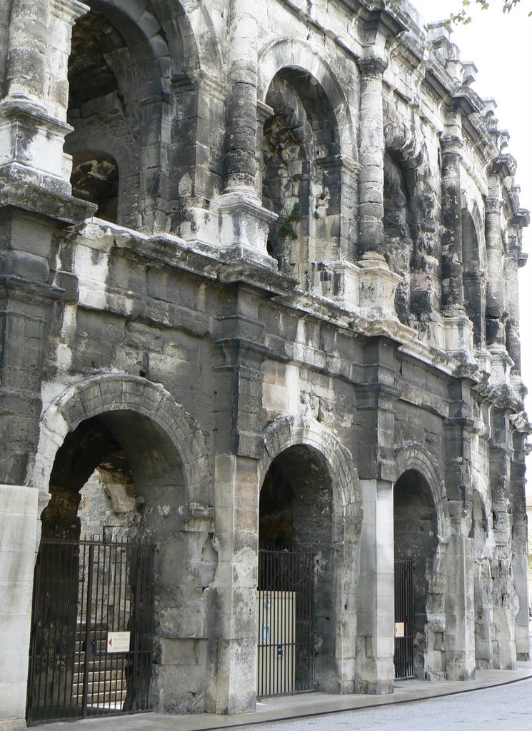 Arènes de Nîmes by christian caffin