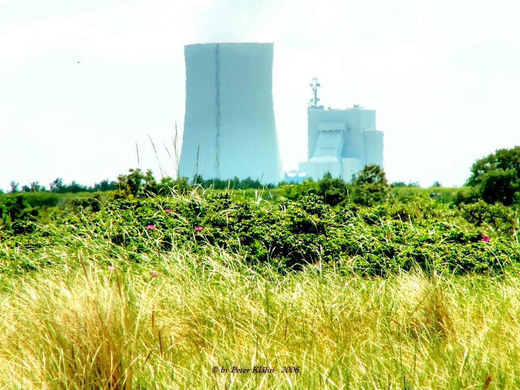 Ostseestrand, Hansestadt Rostock/Markgrafenheide, Blick zum Steinkohlekraftwerk am Rostocker Überseehafen by Peter Klähn