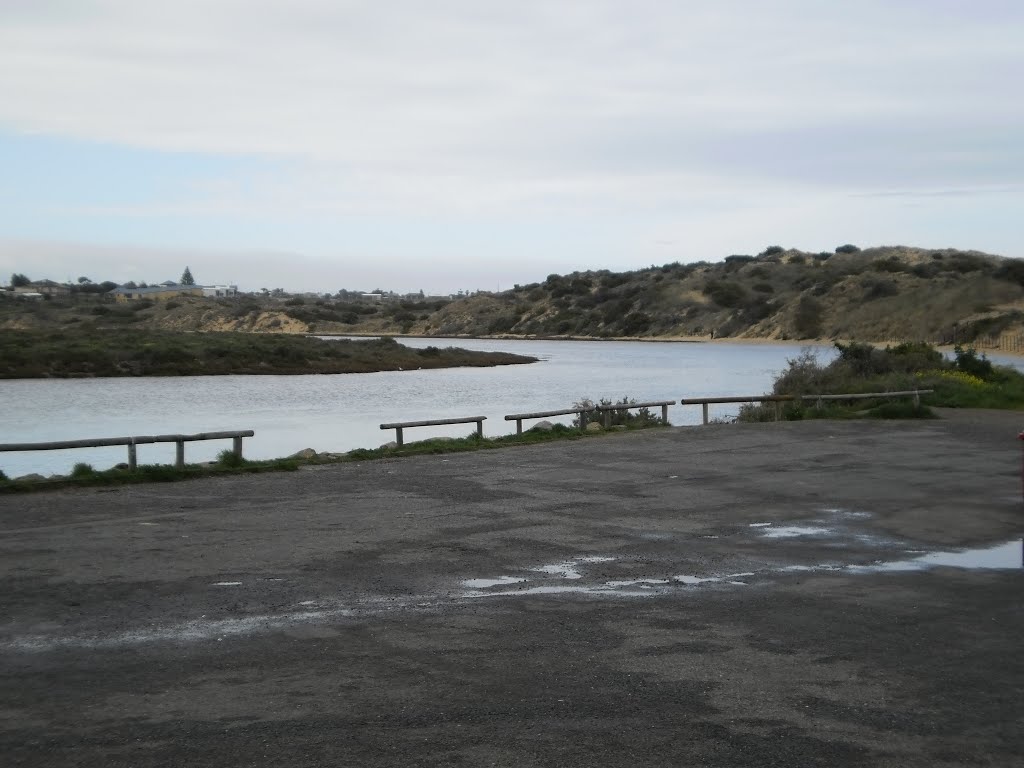 Onkaparinga estuary, looking south towards outlet by Phaedrus Fleurieu