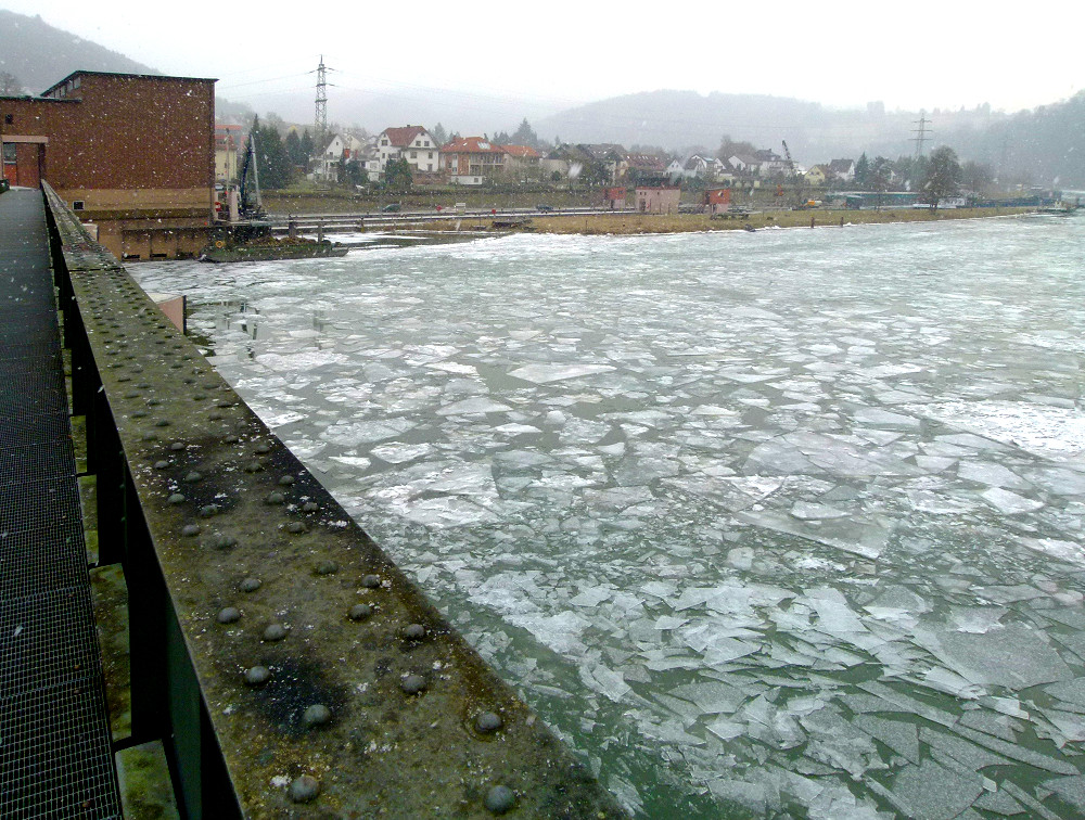 Eis auf dem Neckar bei Neckarsteinach 13.02.2012 by bmefotode