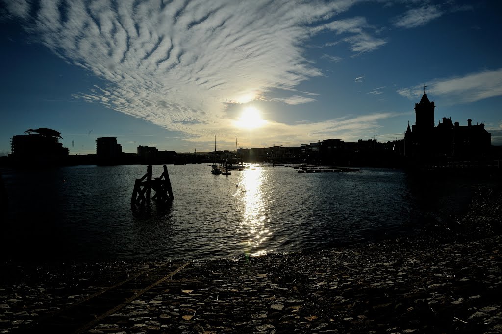 Cardiff Bay Chemtrails by simorganphotodotcom