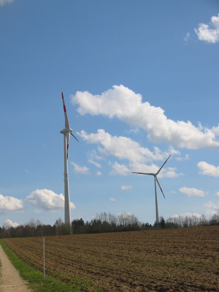 Windräder bei Pfeffertshofen by cirro