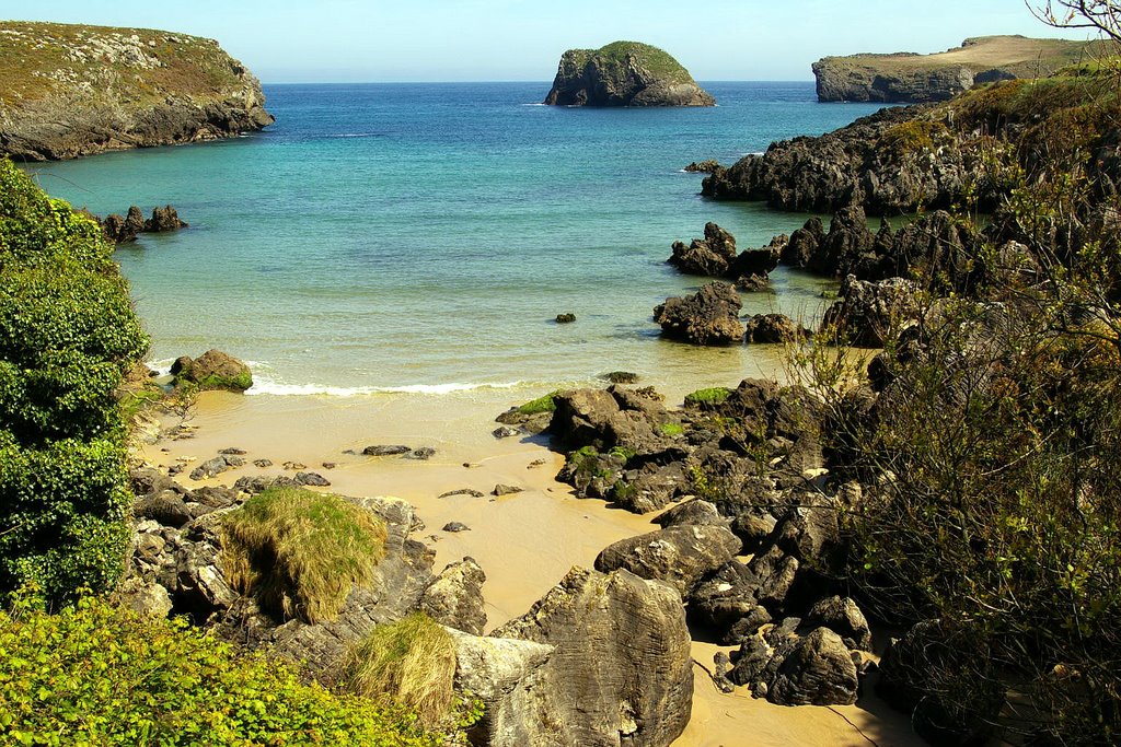 Playa de Sorraos, Barro, LLanes, Asturias by Antonio Alba