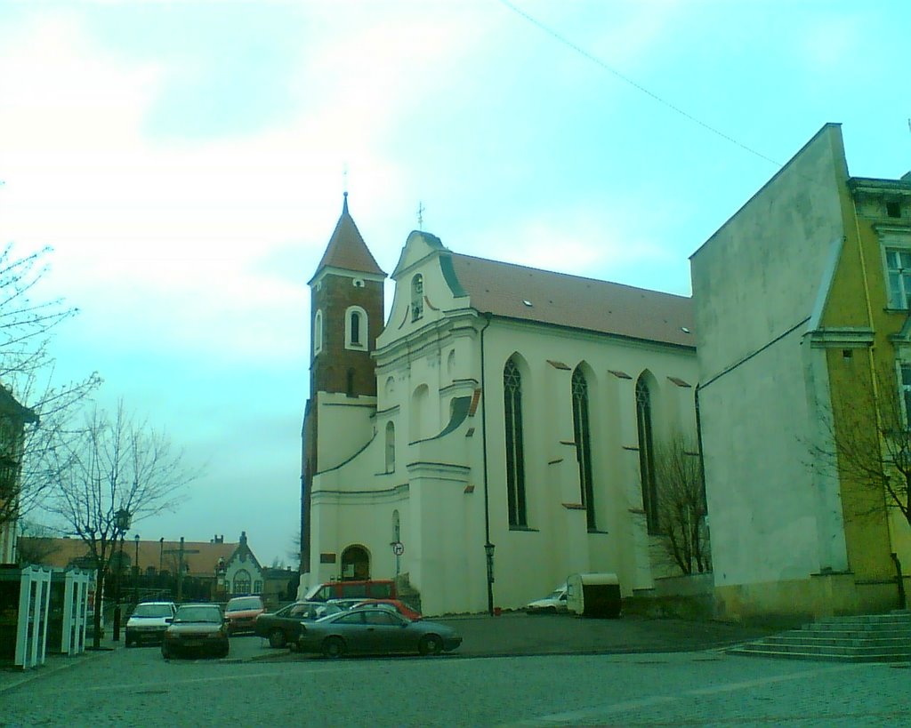 Franciszkański kościół w centrum Gniezna by geo573