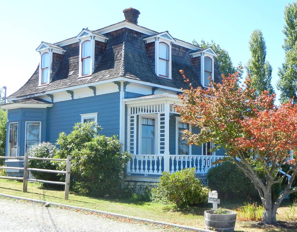 Ernest and Nellie Lovejoy Watson House, now Lovejoy Inn, 5 NW 8th St Coupeville, WA 98239, built 1886 by Midnight Rider