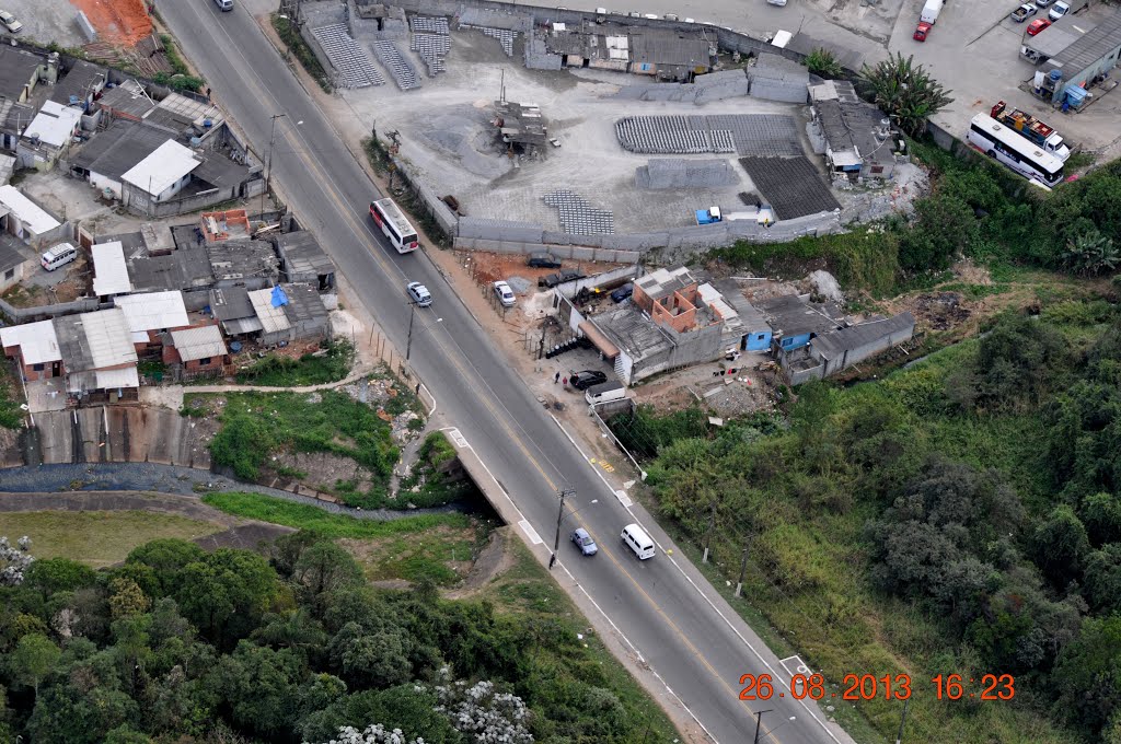 BrSPSaoPaulo17095_sm270813(foco-aereo)RaguebChohfi+PiscinaoAricanduvaI by IzeKampus