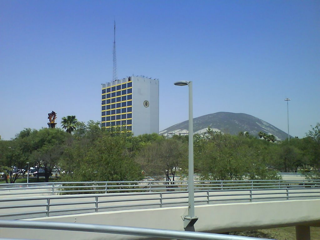 Torre de Rectoria by Luis Enrique Lara