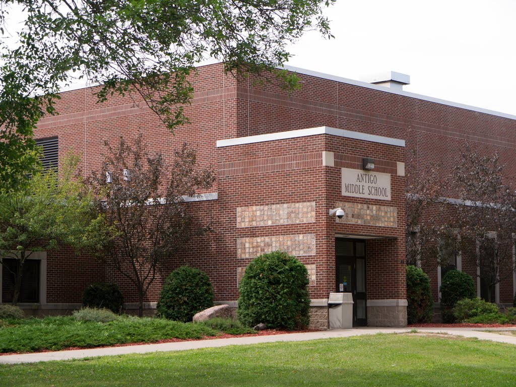 Antigo Middle School by D200DX