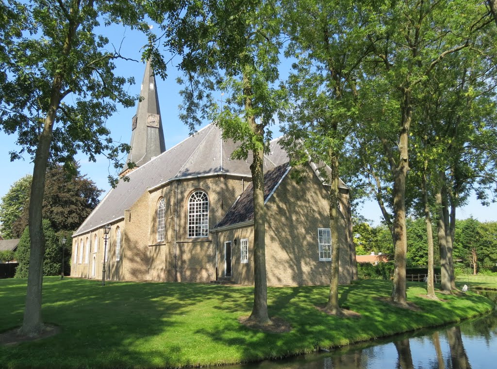 Zicht op de oude kerk vanaf singelzijde by Piet Guijt