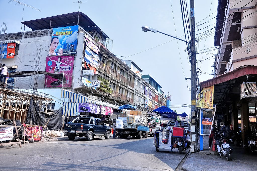 Street in Chiang Rai Town by Che Trung Hieu