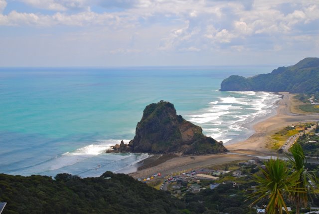 Piha Overlook by jackhodg