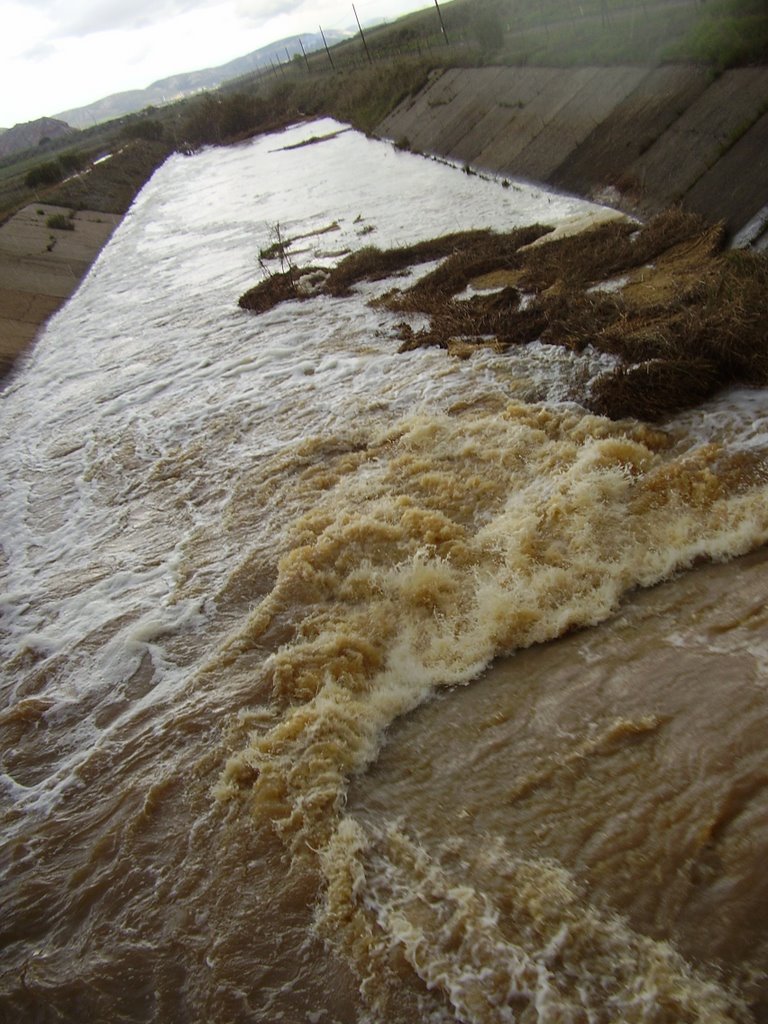 PUERTOLLANO. Canal del Rio Ojailén frente a ENCASUR. by VíctorPuertollano(E)