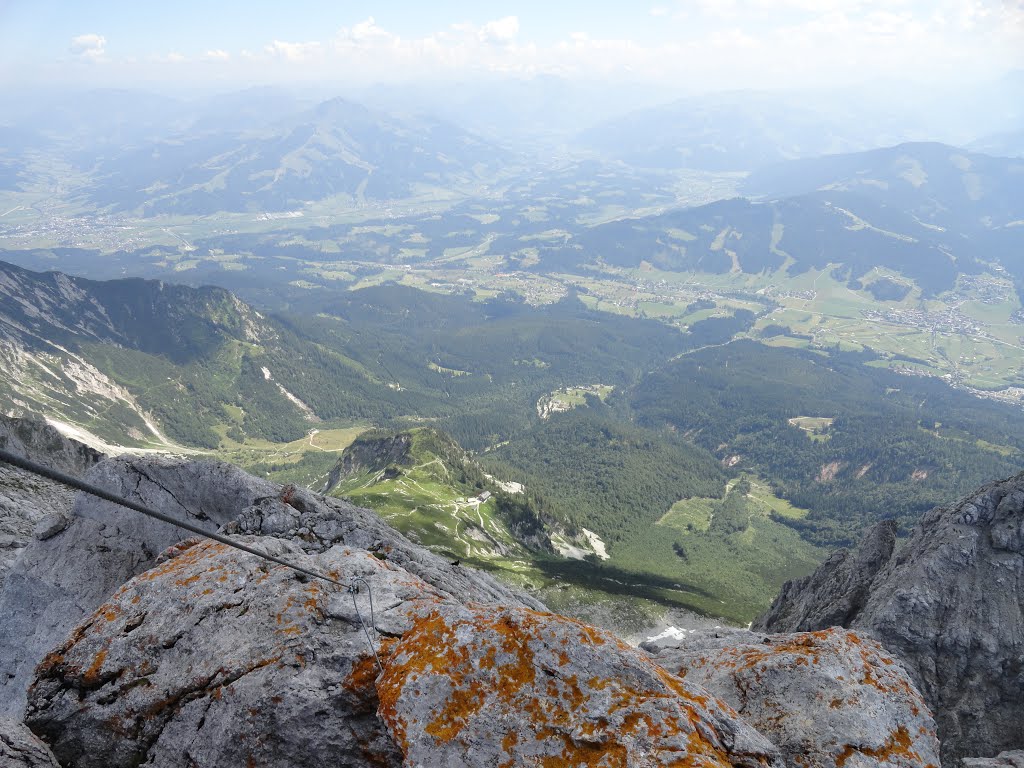 Blick vom Gipfel des Ellmauer Halt nach Kitzbühel by Thomas Esch