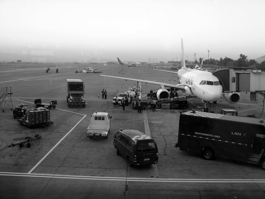 Aeropuerto Arturo Merino Benitez, Santiago by Bravo!