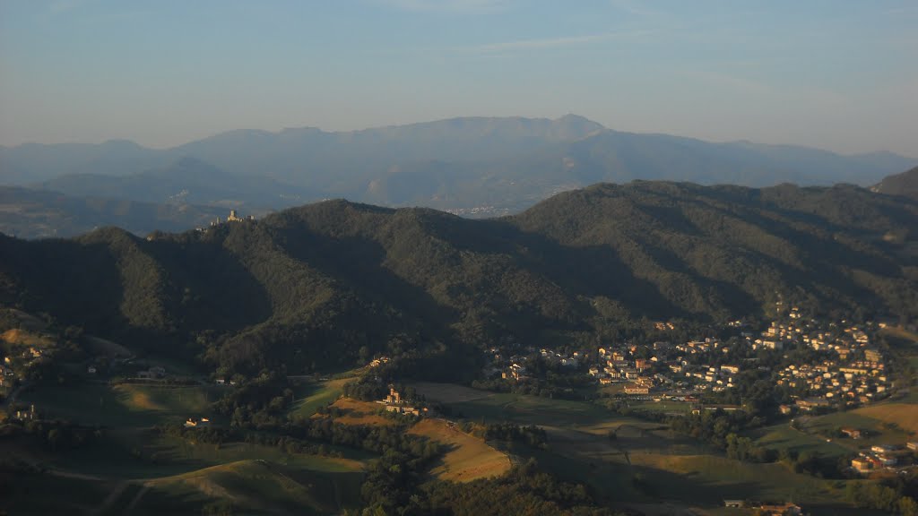 Carpineti, Castello e Monte Cusna... by Nicchio