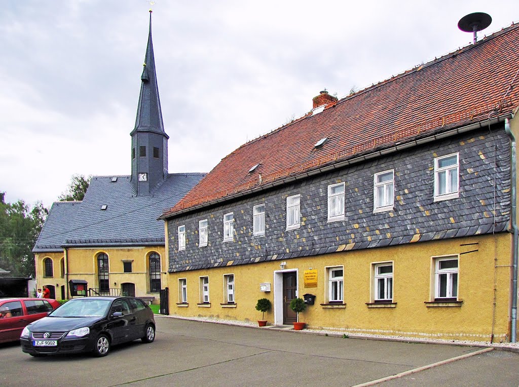 Wernsdorf - ehem. Gemeindeamt und Dorfkirche (um 1432 erb.) by Rudolf Henkel